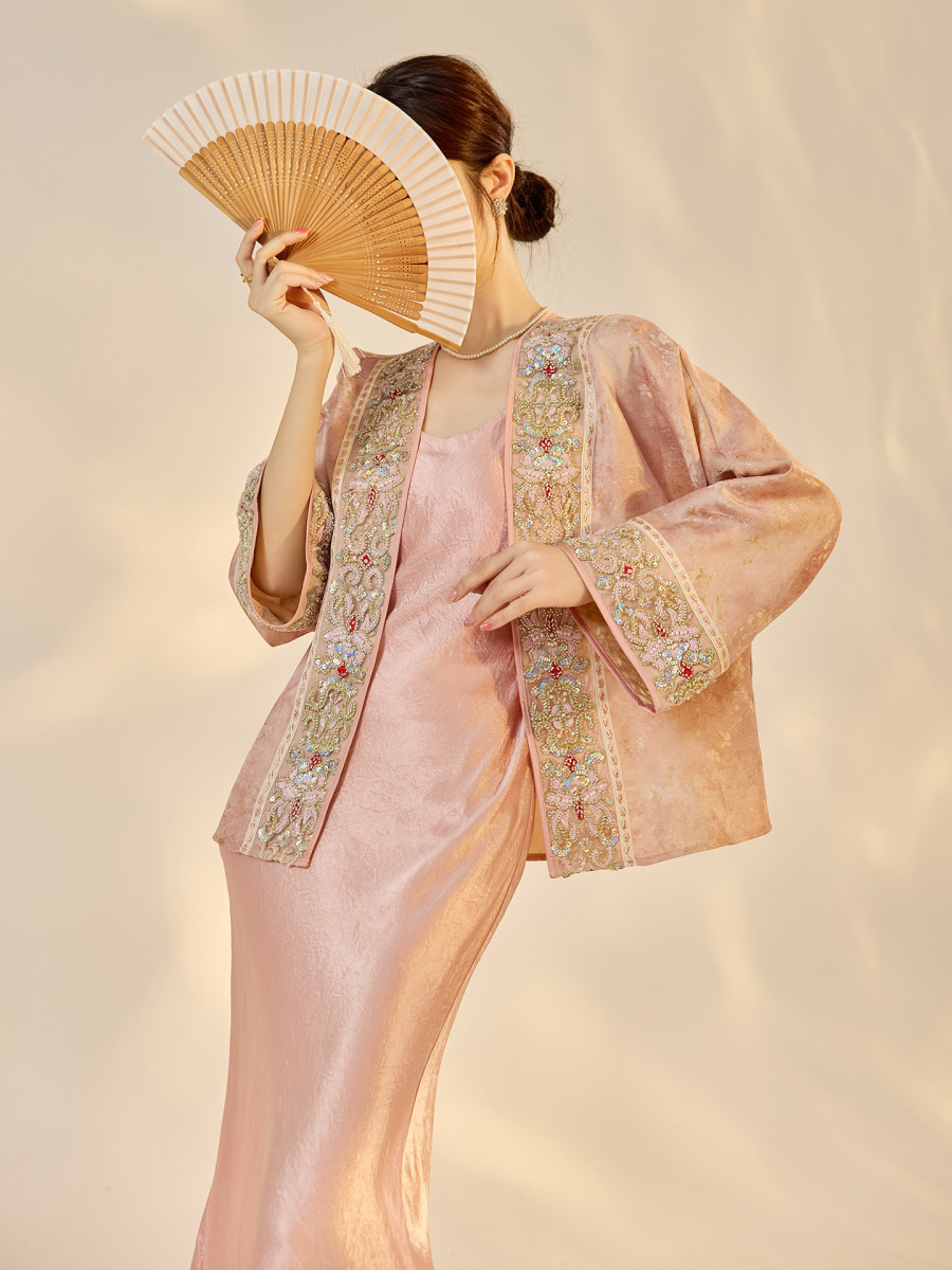 Áo khoác cardigan nữ thêu nổi cầu kỳ cổ chữ V dáng suông — Phấn phủ Peach Mist (giao hàng trong 7 ngày)