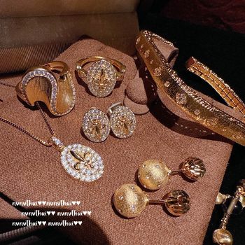 Italian Vintage Royal Iris Gemstone Necklace Ambilight Brushed Flower Flash Diamond Square Bracelet suit