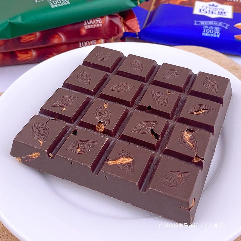 Qiaosisi Nut Sandwich Chocolate Pure Cocoa Butter Dark Chocolate Hazelnut Nut Milk Block Candy Snacks
