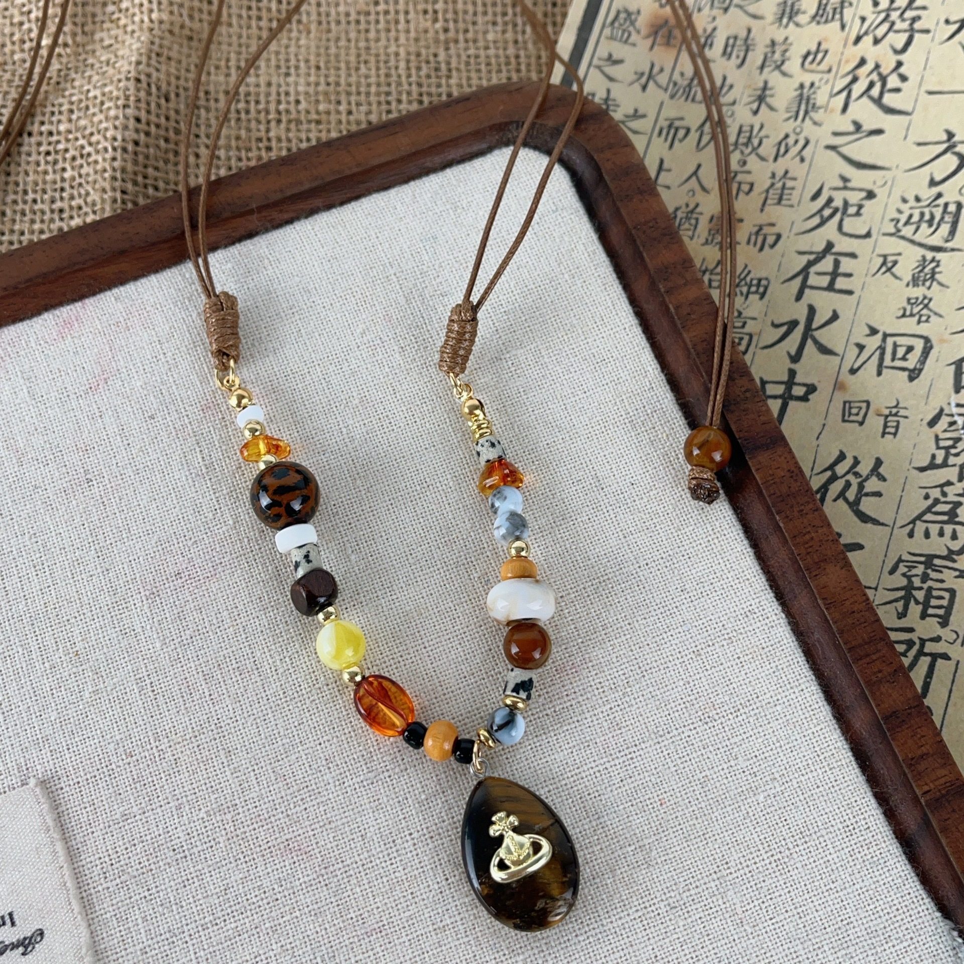 European and American Maillard Style Retro Queen Mother Saturn Long Necklace Niche Design Accessible Luxury Clavicle Chain Accessories for Women