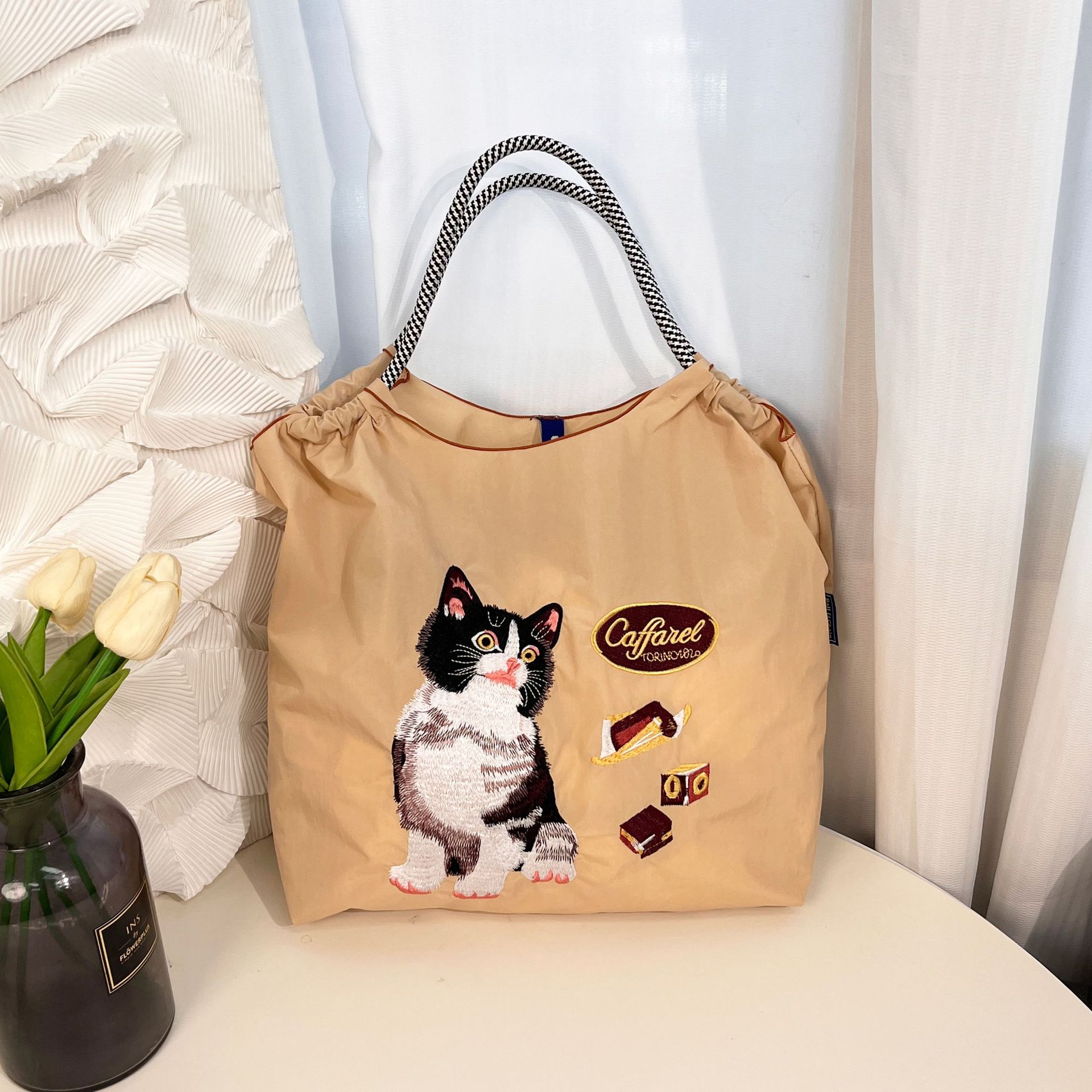 ベージュ・コーヒーキャット