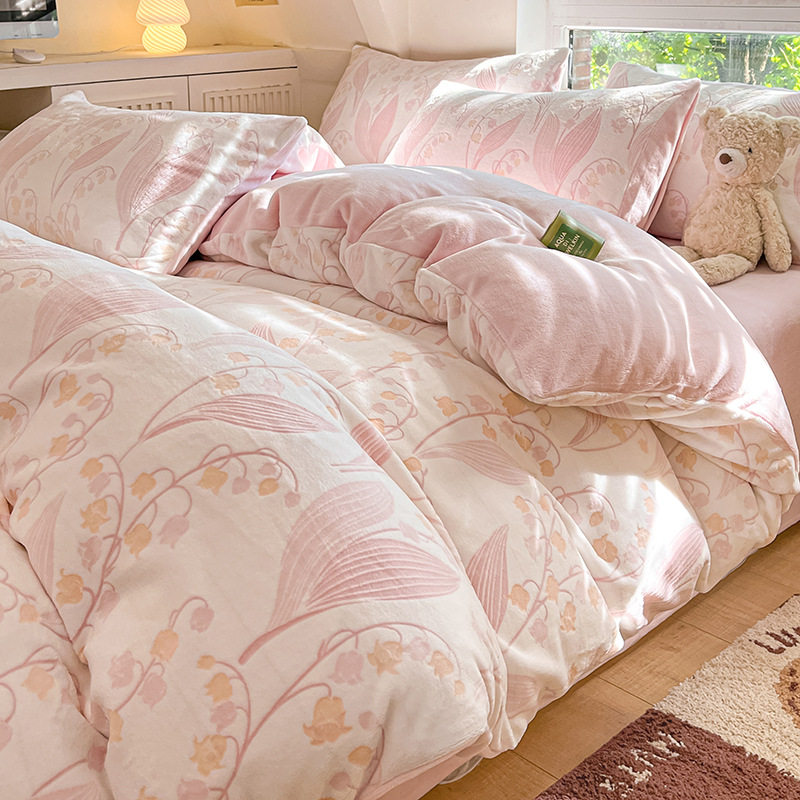 Class a High Weight Carved Milk Velvet Four-Piece Set Thickeneded Warm Coral Velvet Winter Fleece-Lined Flannel Quilt Cover