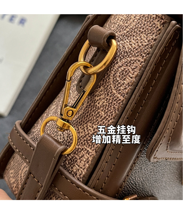 Foreign Style Small Square Bag Shoulder Bag Niche Design High-end Sense Bag Women's Internet Hot Super Hot Handbag Fashion Crossbody Bag 7 O1CN01i2RwIL1SSiWd1QXyC !!2218042692246 0 cib