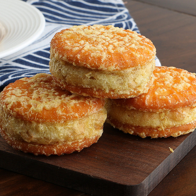 One-piece delivery green bean cake chestnut crisp green bean cake traditional pastry heart whole box snack specialty snack wholesale