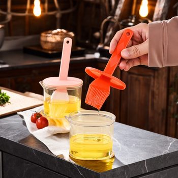 Kitchen High Temperature Resistant Silicone Oil Brush with Bottle Small Oil Pot Baking Artifact Household Plastic Integrated Barbecue Oil Bottle Brush