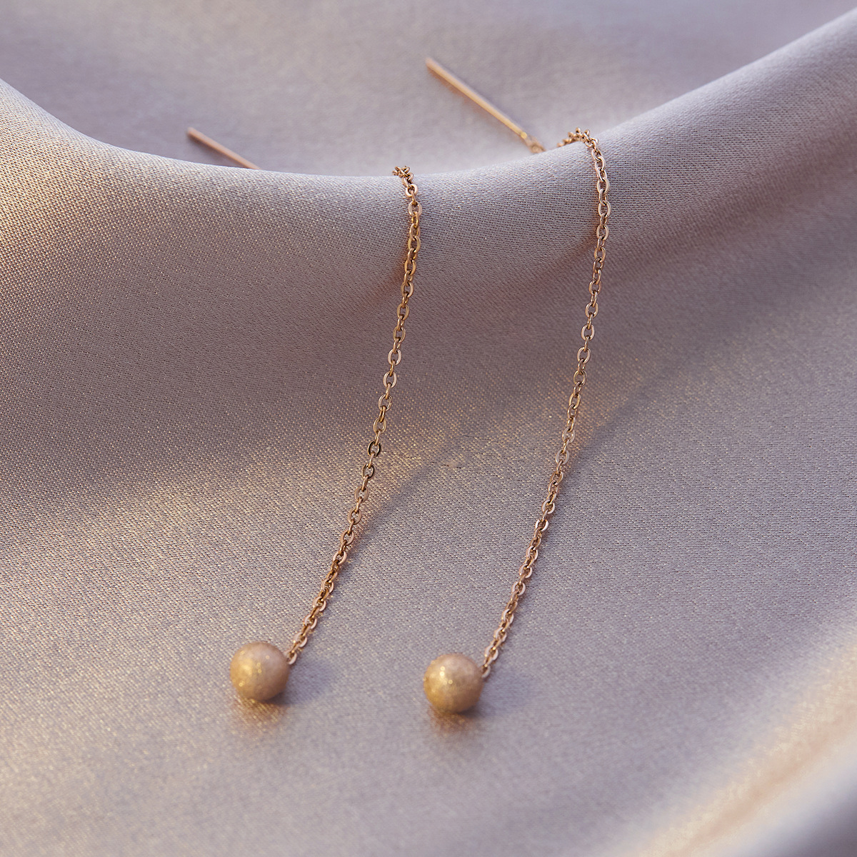 つや消しローズゴールドのイヤーワイヤー