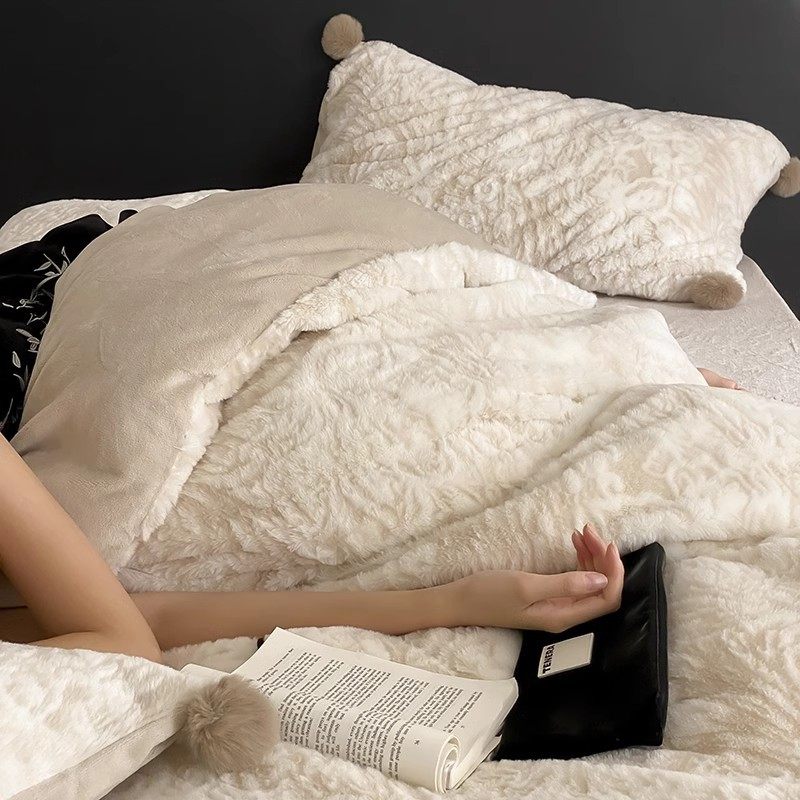 Double-Sided High-Weight Faux Rabbit Fur Carved Milk Velvet Four-Piece Set, Light Luxury Winter Warm Fur-Edged Duvet Cover Bedding