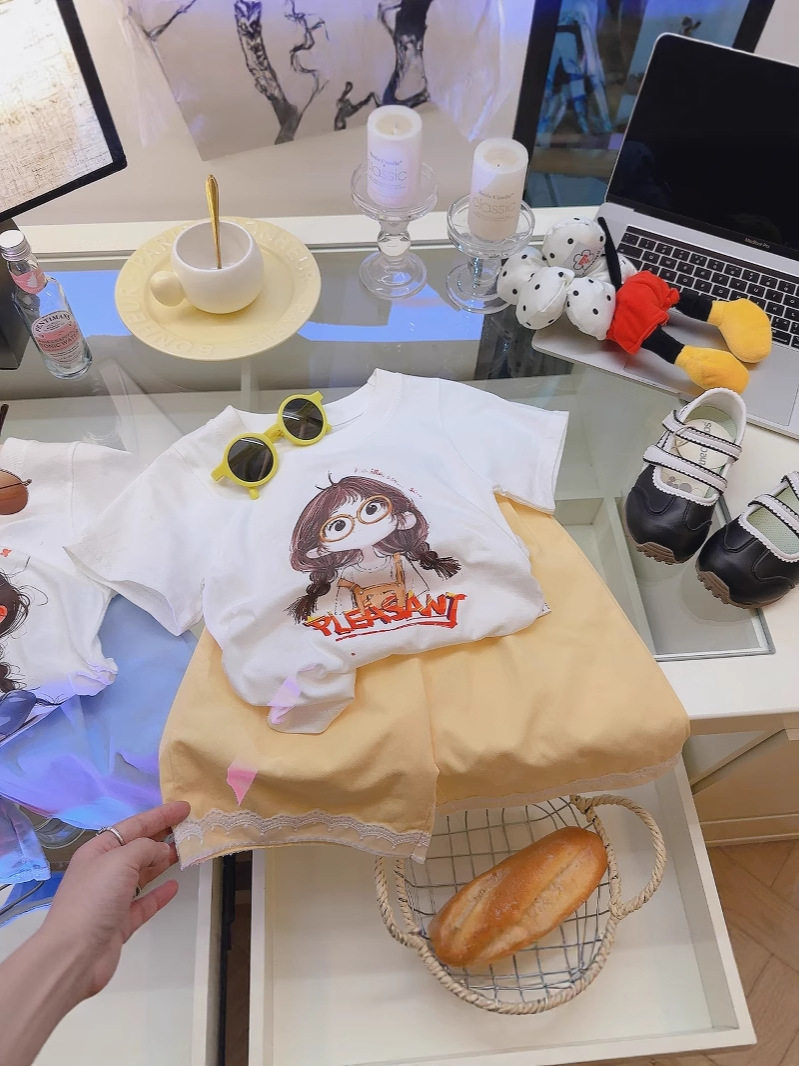 Kaos lengan pendek 100% katun anak perempuan baru musim panas, longgar, dan celana pendek renda katun