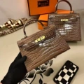 Crocodile pattern khaki 22cm