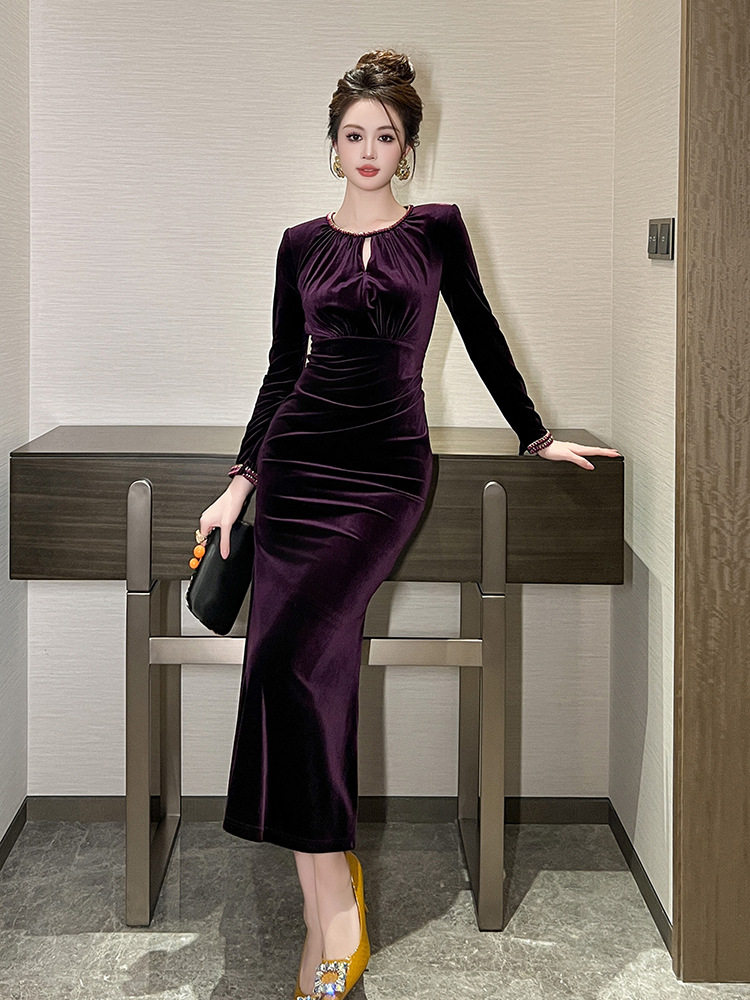 Đầm nữ nhung cổ tròn đính đá khoét lỗ dáng ôm body — Màu đen, Màu tím
