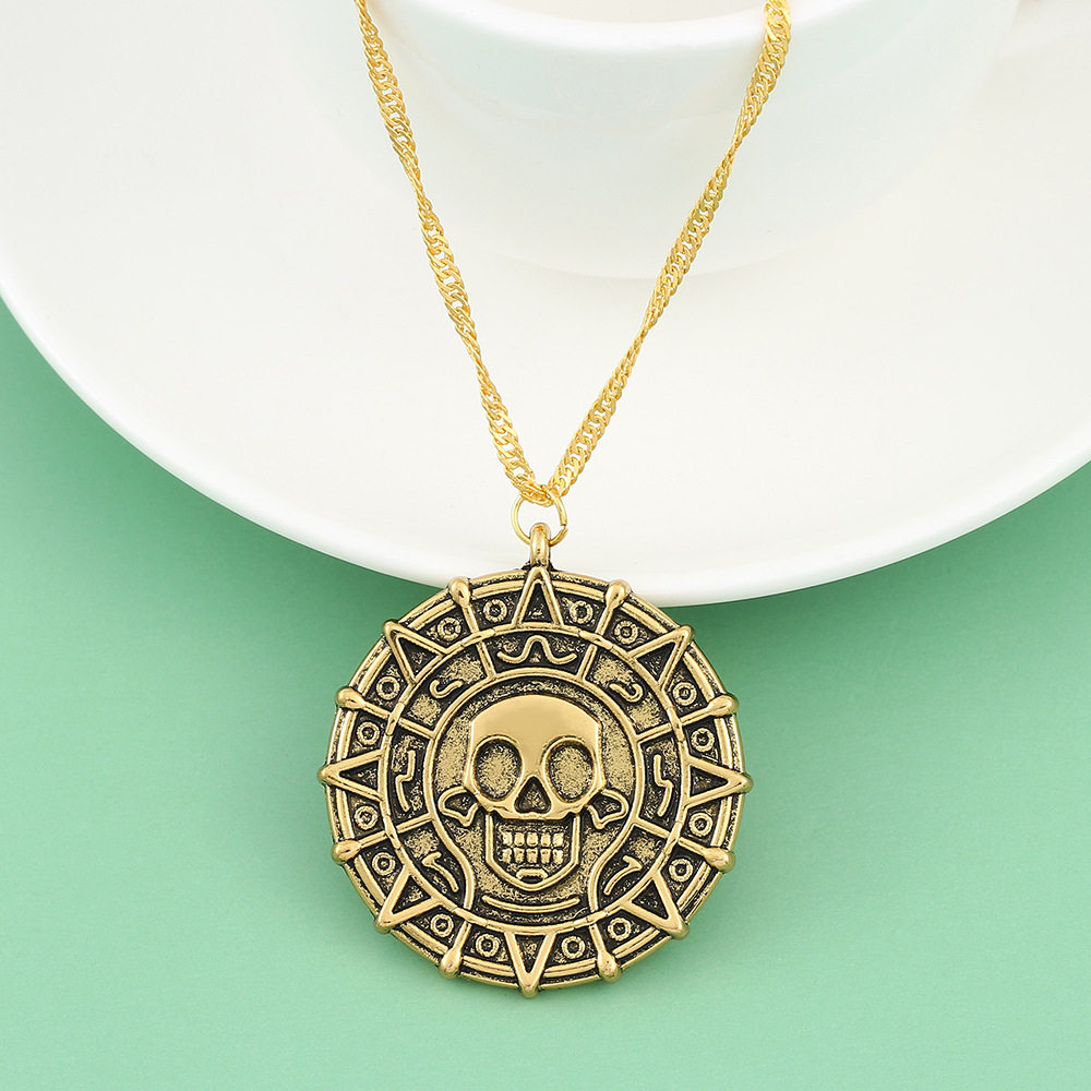 European and American Film and Television Accessories Pirates of the Caribbean Necklace Aztec Gold Coin Skull Pendant Personalized Men's Necklace