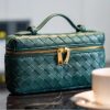 2026 New Cross-Border Quilted Sheepskin Box Bag, Genuine Leather Woven High-End Shoulder Crossbody Small Square Bag for Women