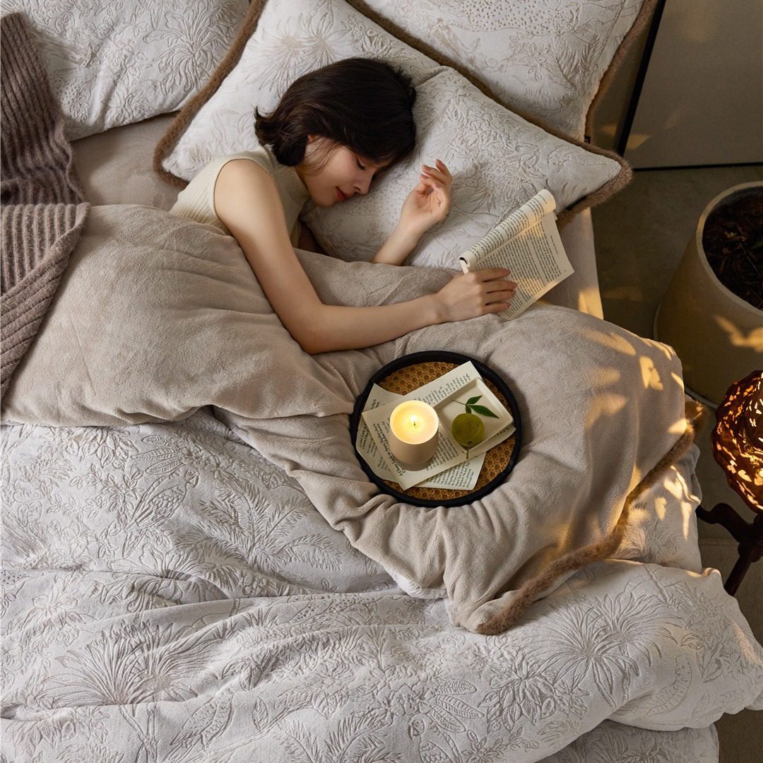 French Jungle Style Carved Fleece Thickened Warm Bedding Advanced Sense Milk Fleece Four-piece Set Antistatic Class A Bedding