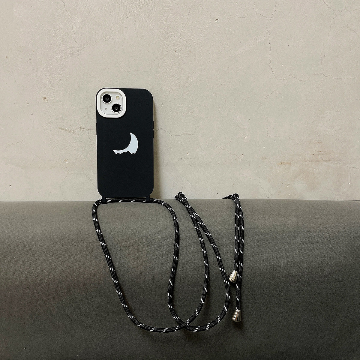 小众创意月牙黑色适用iphone14Promax苹果13手机壳12Pro防摔11斜挎可调节