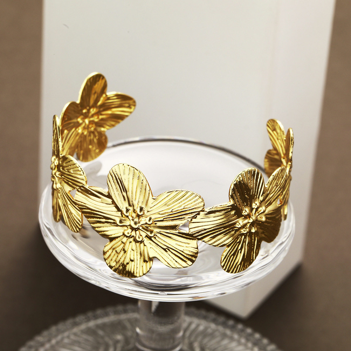 European and American Cross-border New Fashion Exaggerated Creative Geometric Flower Opening Bracelet Iron Gold Mosaic Flower Women's Handpiece