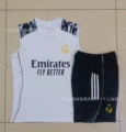2526 Vest Real M White (Sleeve Ink Splash)