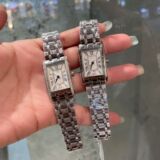 Компания Micro-commerce выпустила женские часы Daizhuo серии square quartz со стальным ремешком от имени производителей, ведущих трансграничную внешнюю торговлю в прямом эфире.