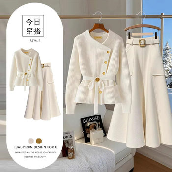 A Complete Set of Winter Outfits, a Small Fragrant-Style Apricot-Colored Knitwear for Women, a New Design, High-Waisted Slimming Skirt Suit