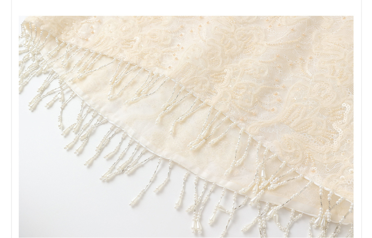 Bộ ba món nữ gồm áo khoác dệt hoa đính cườm tua rua, áo gile và chân váy ren dáng midi — Áo khoác Jacquard (giao hàng trong 7 ngày), Áo khoác Jacquard (giao hàng trong ngày), Áo tua rua (giao hàng trong 7 ngày), Áo tua rua (giao hàng trong ngày)