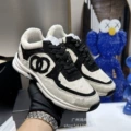 Black shoelaces