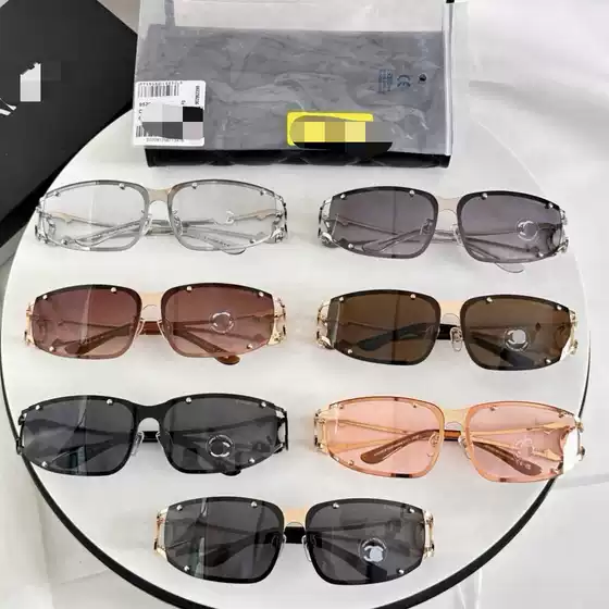 Vintage European and American Style Women's Sunglasses with Large Frame, Integrated Lenses, Silver Frame, Aviator Style, Retro Fashion