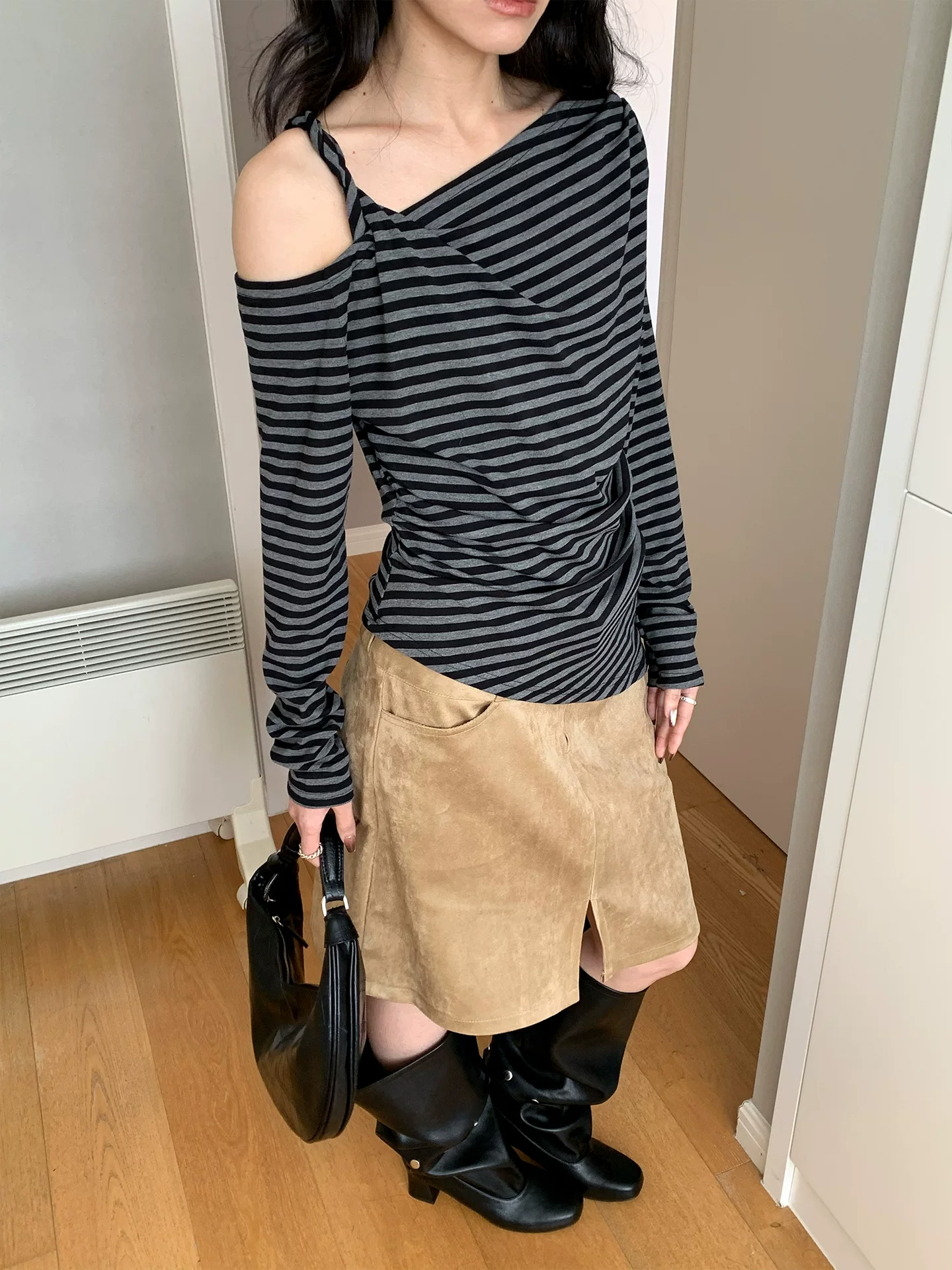 LOOPIN春季新品复古条纹斜肩扭结长袖T恤辣妹显瘦百搭休闲上衣女