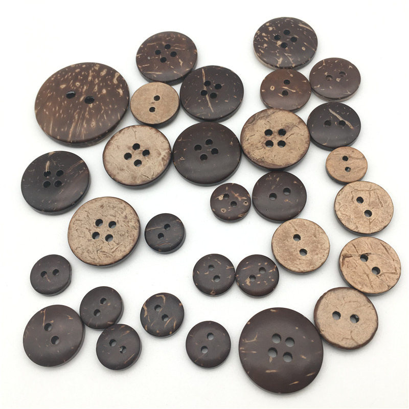 In stock supply natural coconut shell four-eye round wooden button two-eye environmental protection coconut buckle children's clothing button
