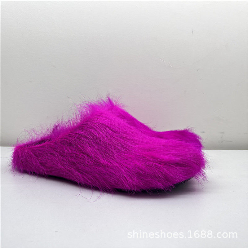 The U.S. and U.S. Cross-border New Money Network best sells the same candy-coloured furflies, the same lazy slippers.