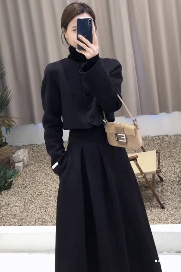 New Autumn and Winter Fragrance Large Size Suit, Elegant High-Waisted Jacket, Skirt, Slimming French Two-Piece Set, Pair of Socks