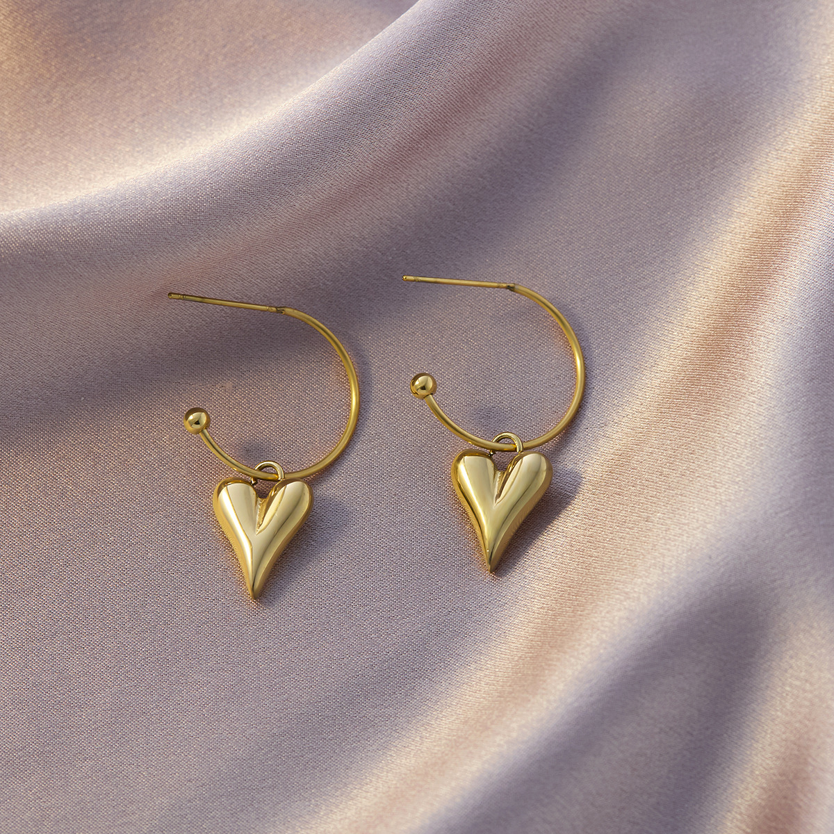 ポインテッドラブイヤリング