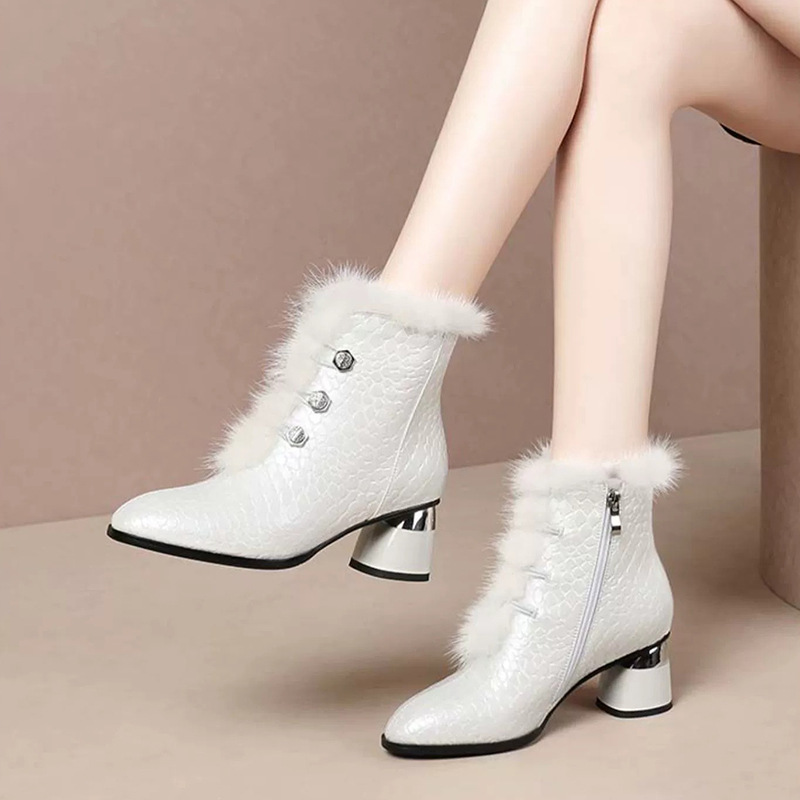 Boot nữ cổ thấp mũi nhọn gót vừa khóa kéo bên lót lông giữ ấm — Màu trắng