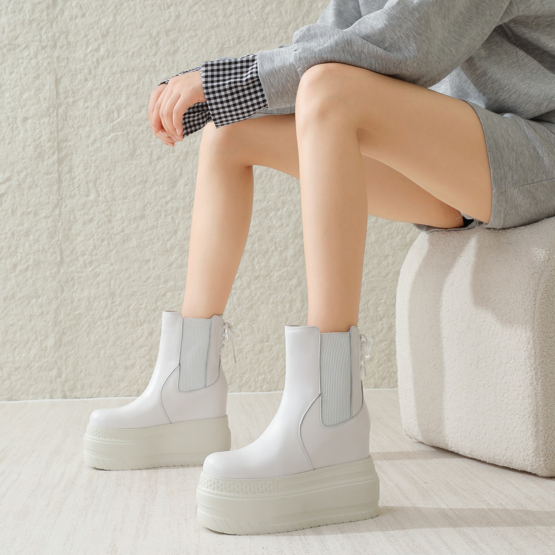 Giày Boot Cổ Thấp Nữ Chống Nước Tăng Chiều Cao Đế Xuồng Đế Cao Hàng Mùa Xuân Thu Đông