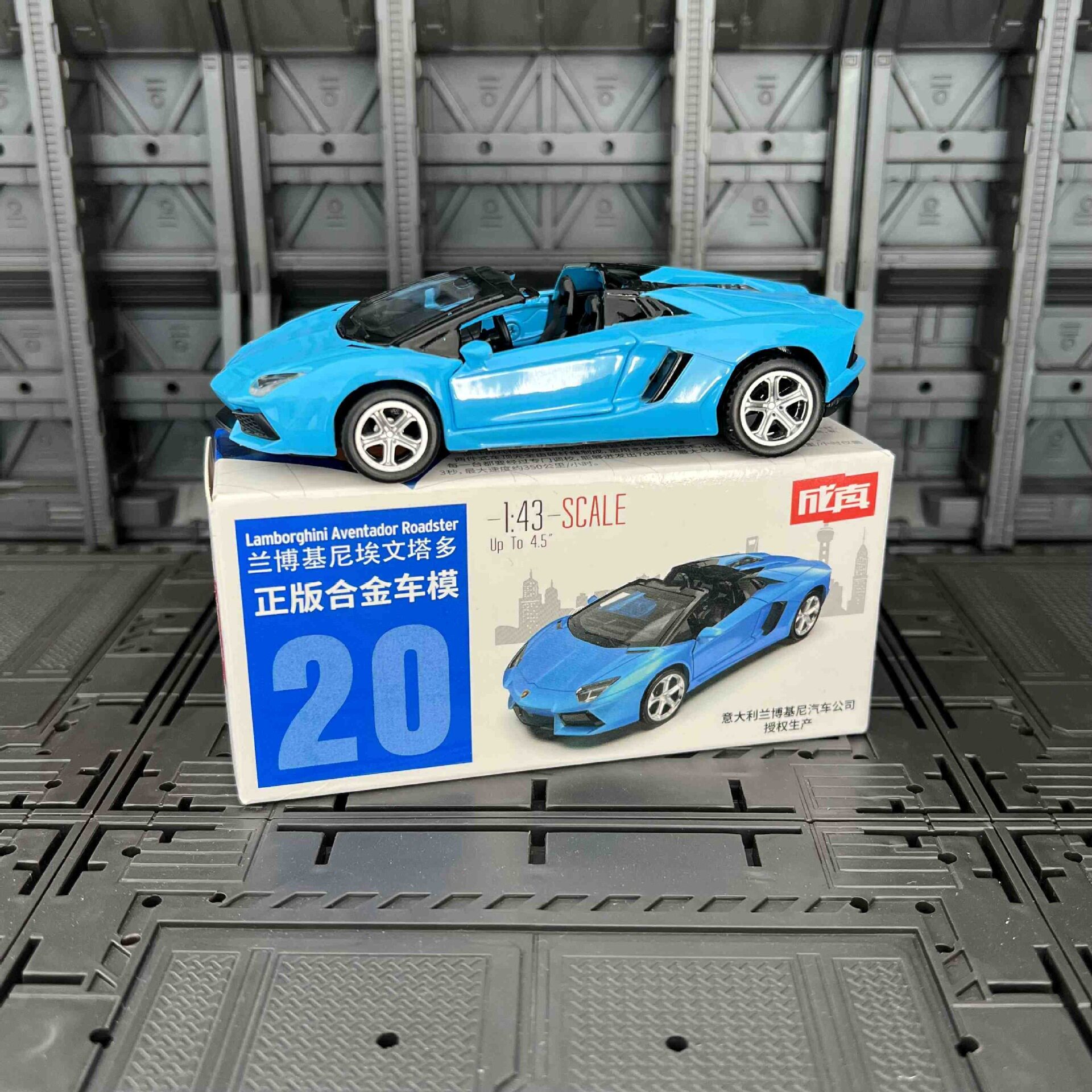 正版成真合金车小汽车模型车子可开门儿童男孩回力车玩具乳白色