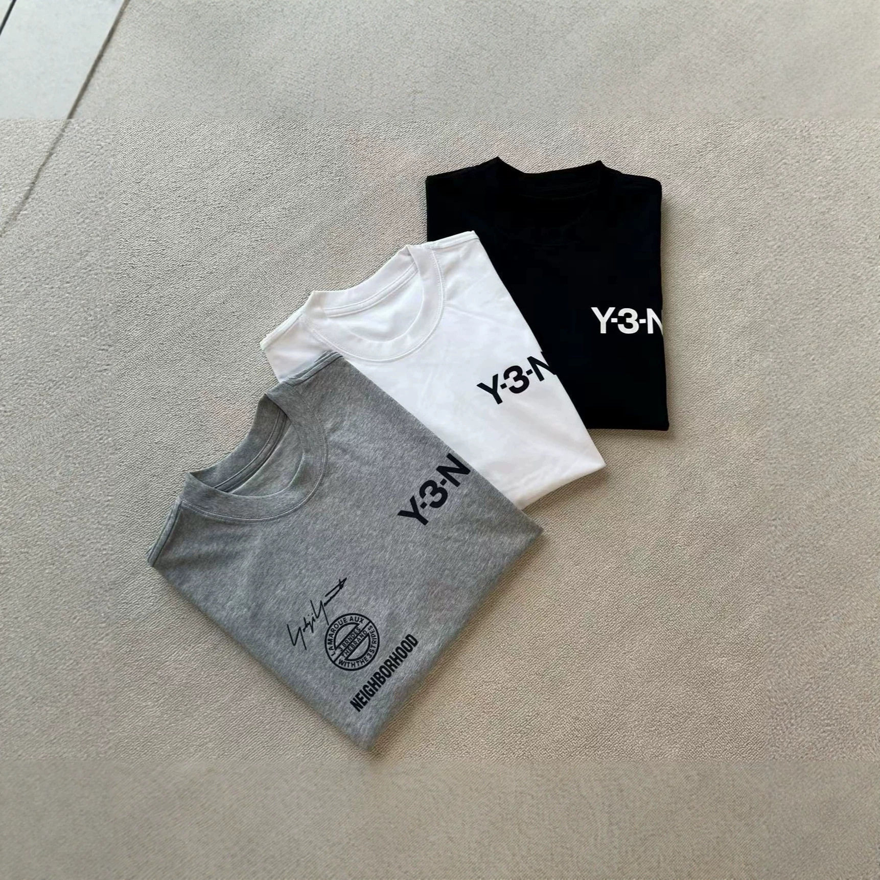 Футболка из чистого хлопка с короткими рукавами Yamamoto Yaoji Y-3 dark, эстетика деконструкции и спортивная функциональность которой подчеркнуты. Изображение 1