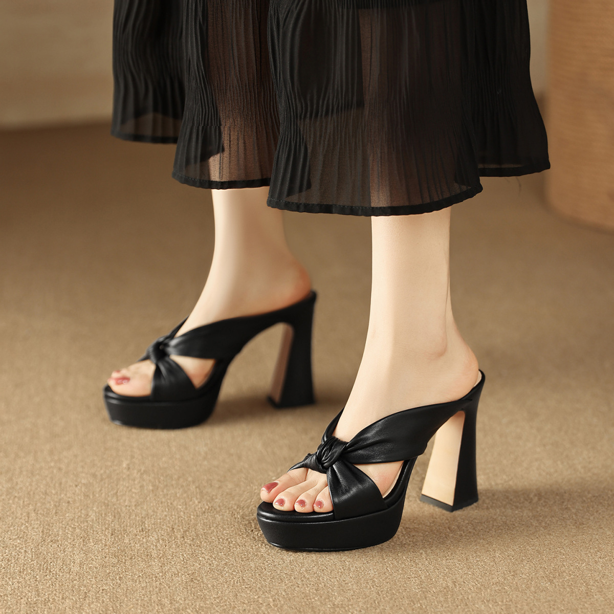 Sandal nữ quai ngang gót thô đế xuồng, mũi tròn da cừu, đi ngoài trời — Đen 10cm, Đen 8cm, Màu hồng 10cm, Màu hồng 8cm