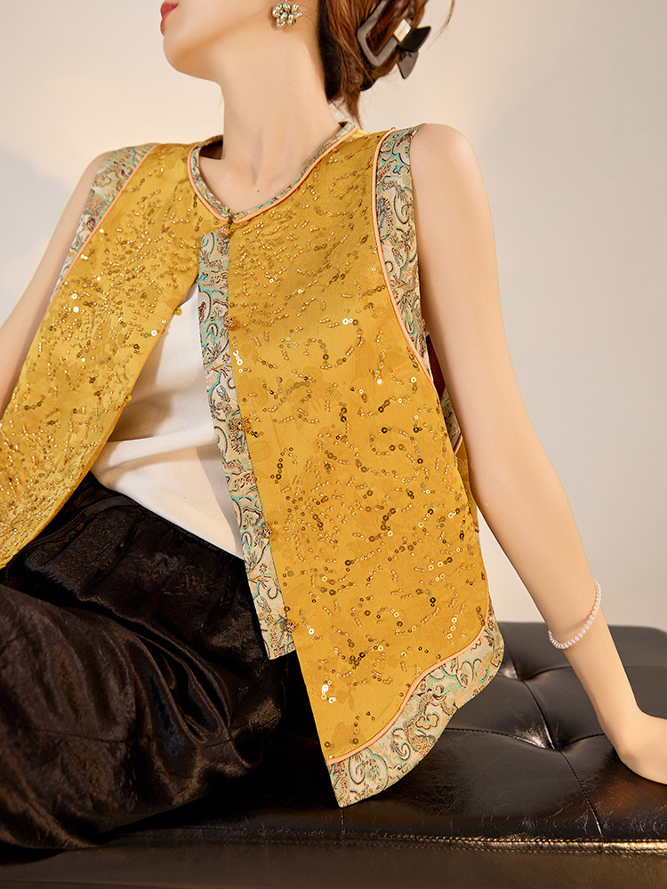 Áo vest nữ cổ tròn thêu nổi cúc bấm phong cách thanh lịch