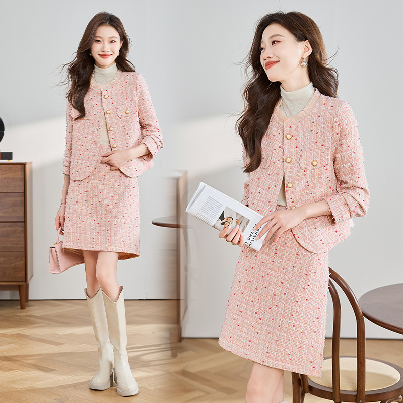 (Mới) Mã B5069 Giá 1940K: Áo Khoác Nữ Hatdng Cả Bộ 2 Món Hàng Mùa Xuân Thu Đông Họa Tiết Hoa Thời Trang Nữ Chất Liệu G05 Sản Phẩm Mới, (Miễn Phí Vận Chuyển Toàn Quốc).