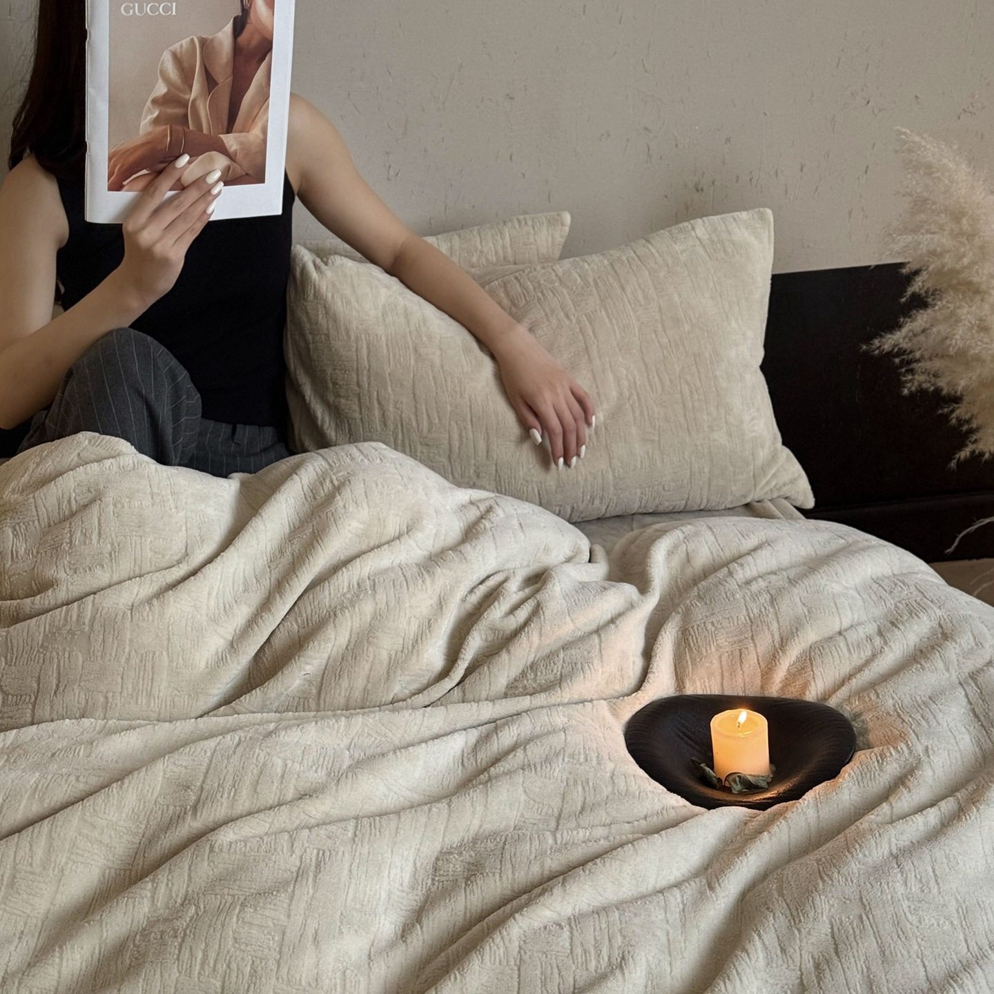 High-End Carved Milk Velvet Four-Piece Set for Autumn and Winter Fleece-Lined and Thickeneded Warm Quilt Cover and Fitted Sheet That Does Not Shed Lint and Does Not Generate Static Electricity