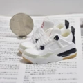 4SB black and white (a pair of nude shoes)