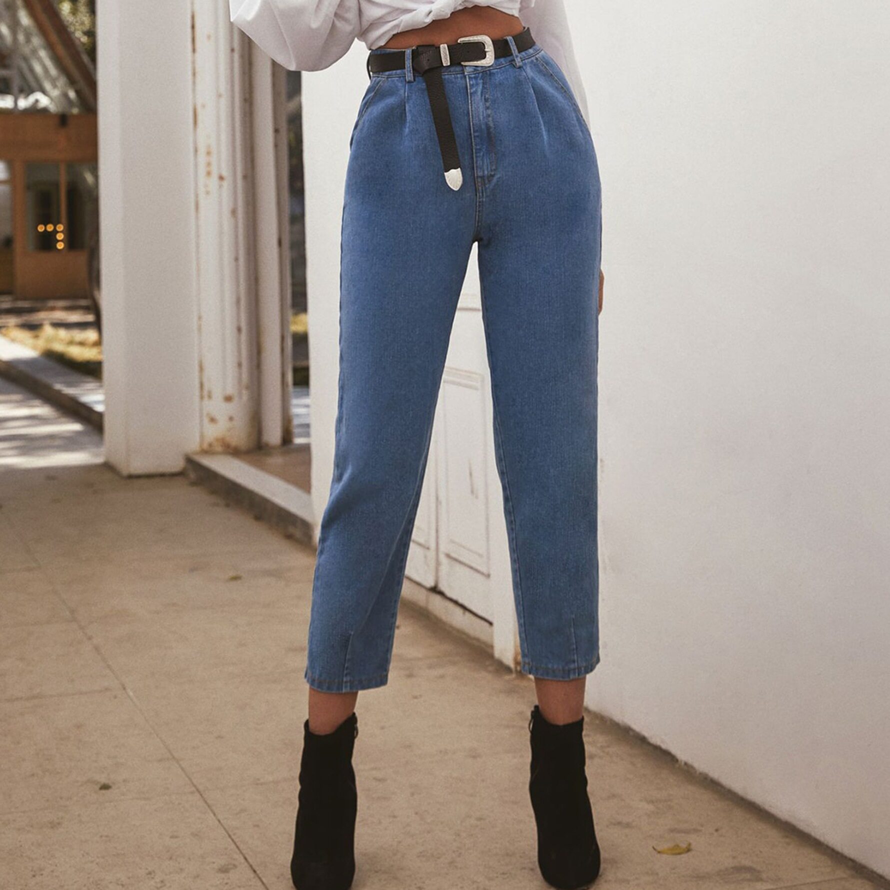 Womens Straight Leg Loose Fit Jeans Versatile Casual Style Perfect for Everyday Wear Ready to Ship