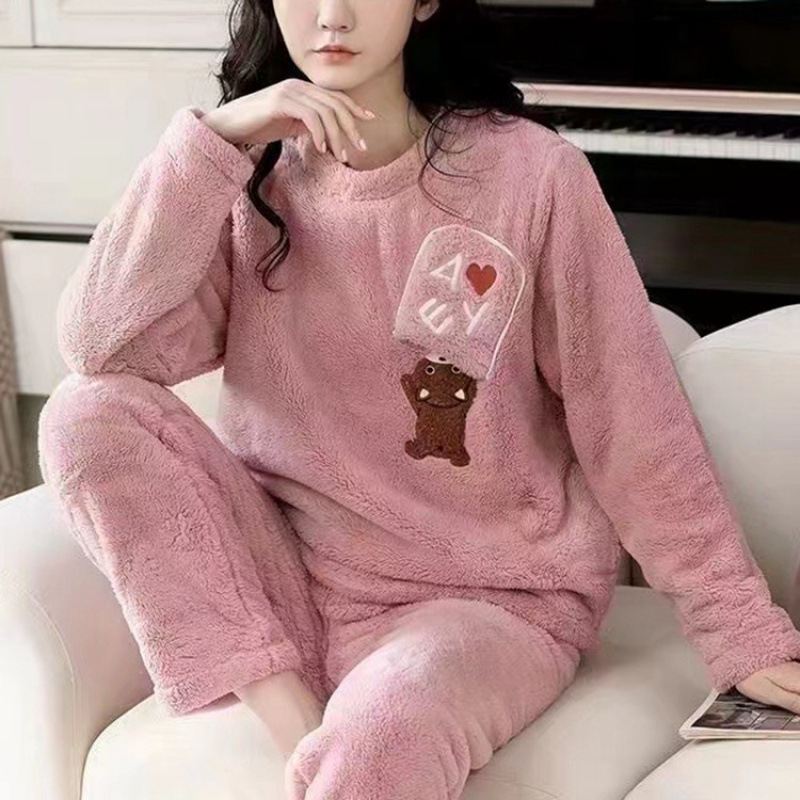 卡通甜美歪头熊同款睡衣女秋冬季珊瑚绒加厚宽松大码外贸跨境套装