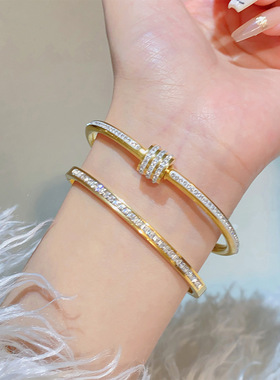 级感满天星轻奢钛钢手镯女生时尚简约手环情侣气质百搭手饰