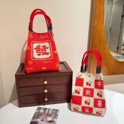 2026 New Style Knitted Handbag for Women with Magnetic Buckle, Red Handbag with Large Capacity for Shopping and Walking, Versati