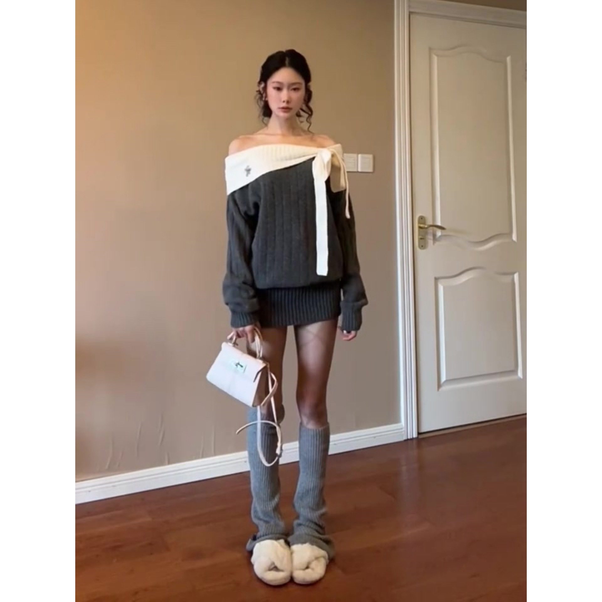 Gray One-Shoulder Long-Sleeved Knitted Dress for Women in Autumn and Winter, Small Waist, Slim Fit, Hip-Hugging Short Skirt, Early Autum