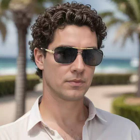 Retro Metal Square Frame Sunglasses for Men & Women - Fashionable Driving Shades with Flexible Temples for High-End Style