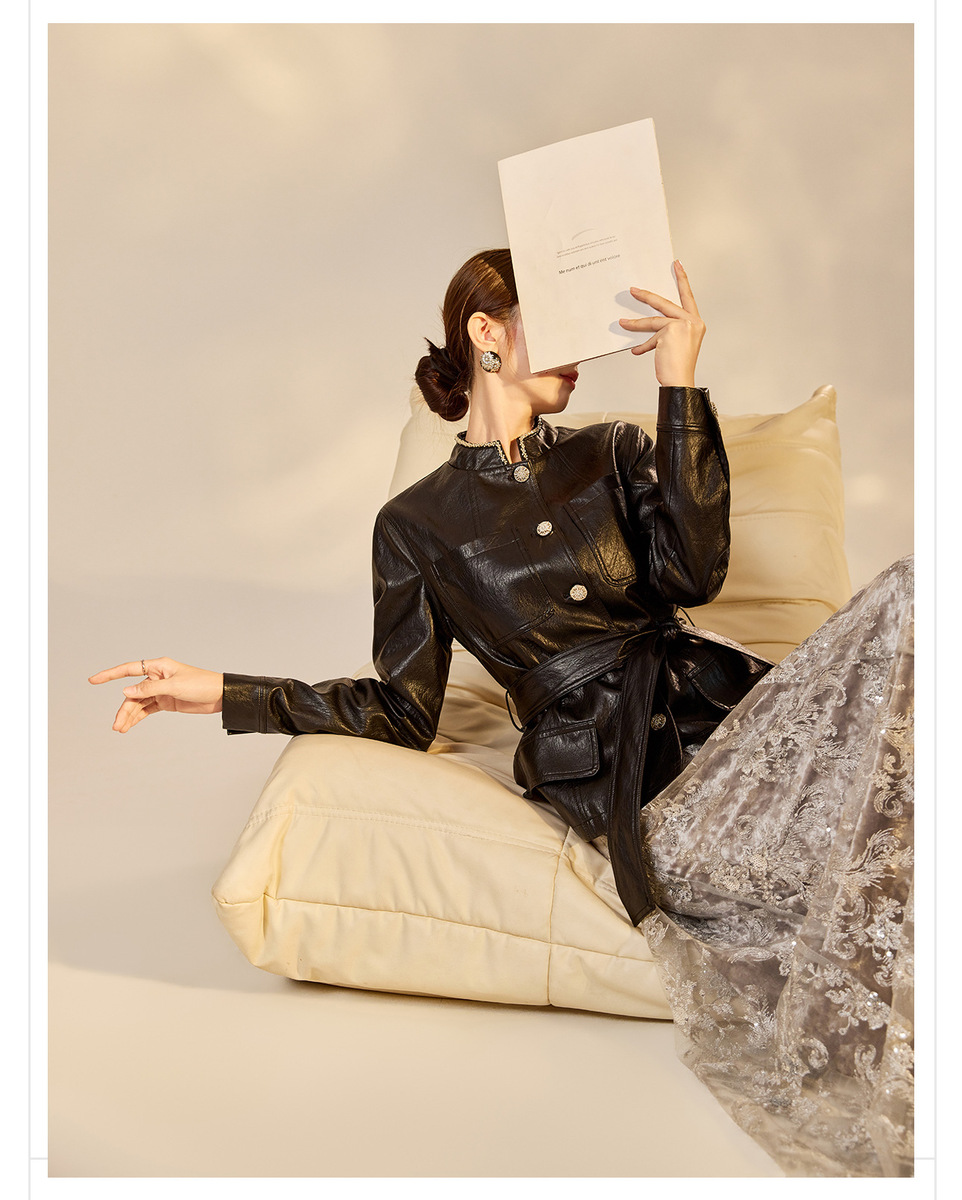 Áo khoác da nữ dáng ngắn cổ bẻ khóa cài ẩn phối chuỗi ngọc — Đen đá obsidian (giao hàng trong 7 ngày)