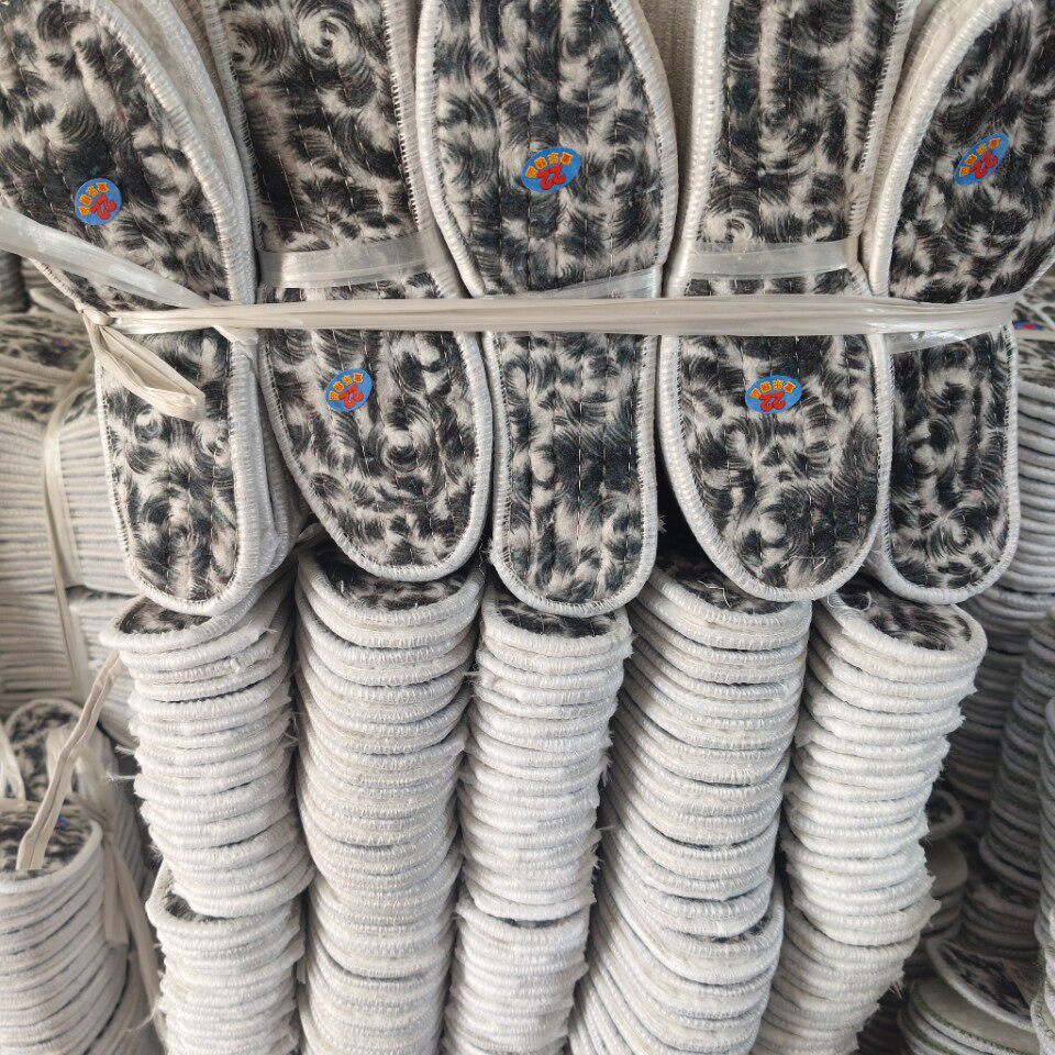 Men's and Women's Insoles with Added Fleece, Comfortable, Warm, Non-Slip, Breathable, Antibacterial, Shock-Absorbing, with Breathable Holes, Sweat-Wicking, Foot Protection, and Height Increase