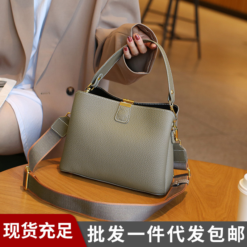 (Mới) Mã A0295 Giá 1020K: Túi Xách Nữ Gutdl Túi Ví Nữ Chất Liệu Da Bò G03 Sản Phẩm Mới, (Miễn Phí Vận Chuyển Toàn Quốc).