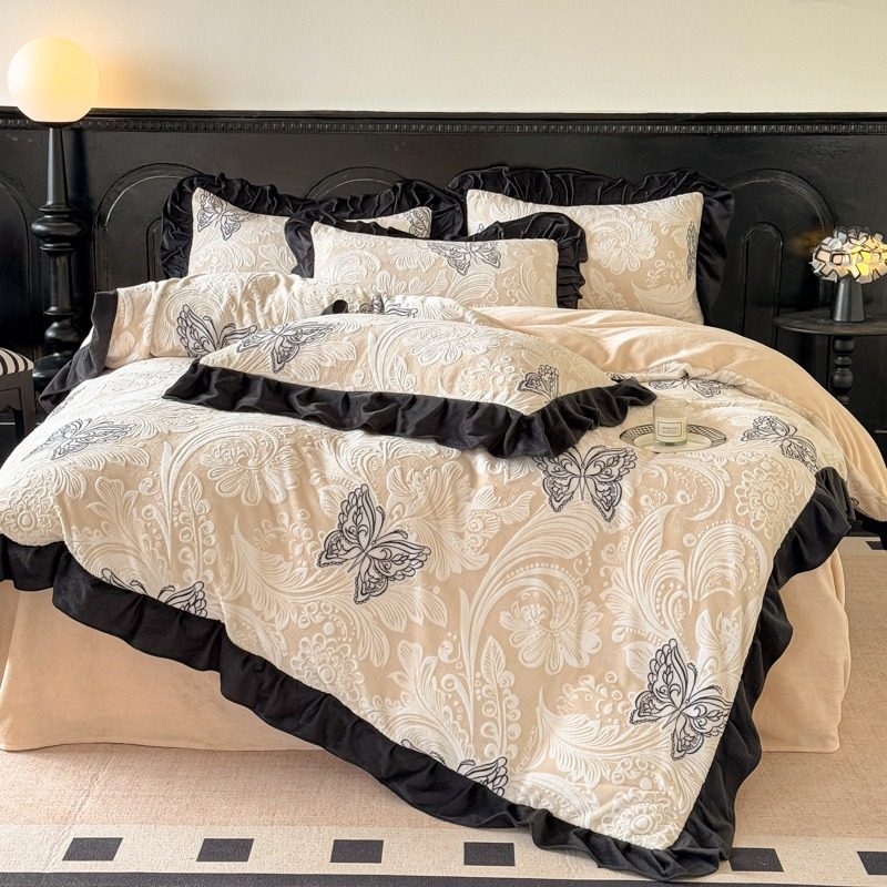 2025 New Retro Hepburn Style Carved Milk Velvet Four-Piece Set Light French Winter Thickeneded High Weight Three-Piece Set