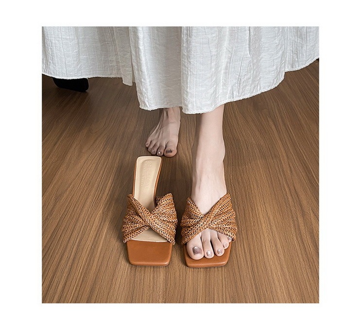 Sandal cao gót nữ mũi vuông quai mảnh đan chéo phong cách thanh lịch — Màu trắng nhạt, nâu sẫm, quần kaki